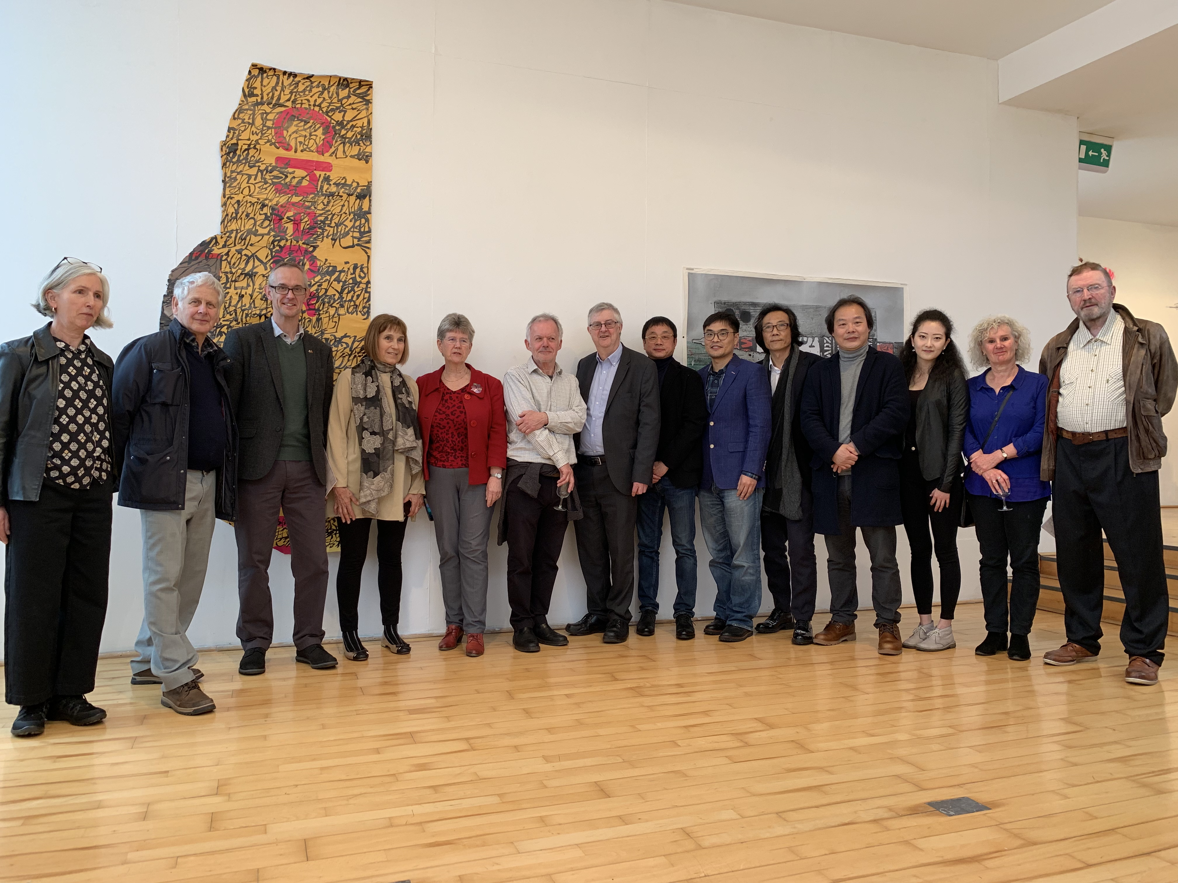 《Paper Exchange 》（英国国家艺术基金项目）展开幕现场，威尔士首相Mark Drakeford、前首相Jane Hutt 、外务大臣等出席。英国威尔士加迪夫2019年